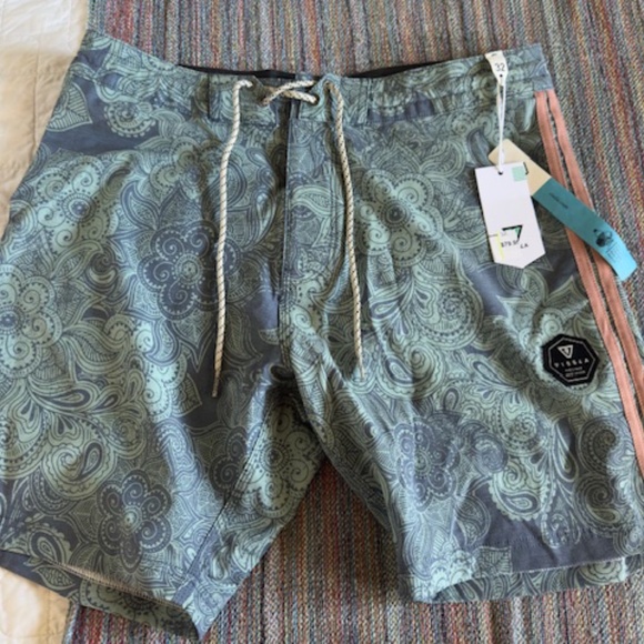 New with Tags Vissla Swim Shorts for men Size 32 Blue paisley